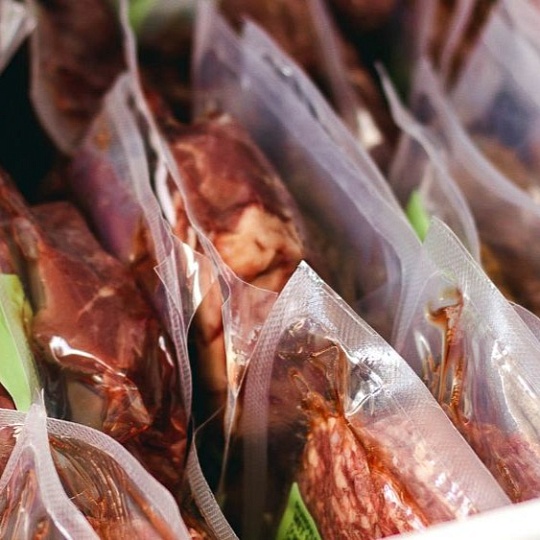 Вакуумная упаковка мяса, птицы, мясной продукции